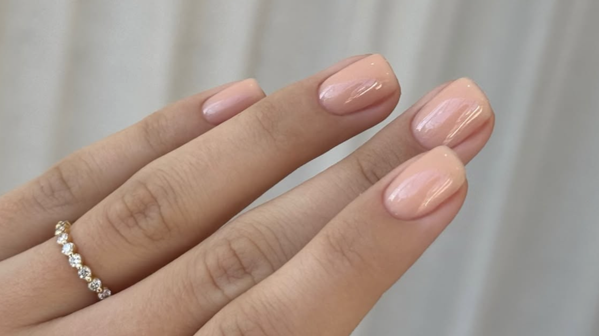 Naglar byggda med TWENTY builder gel – hållbar applicering