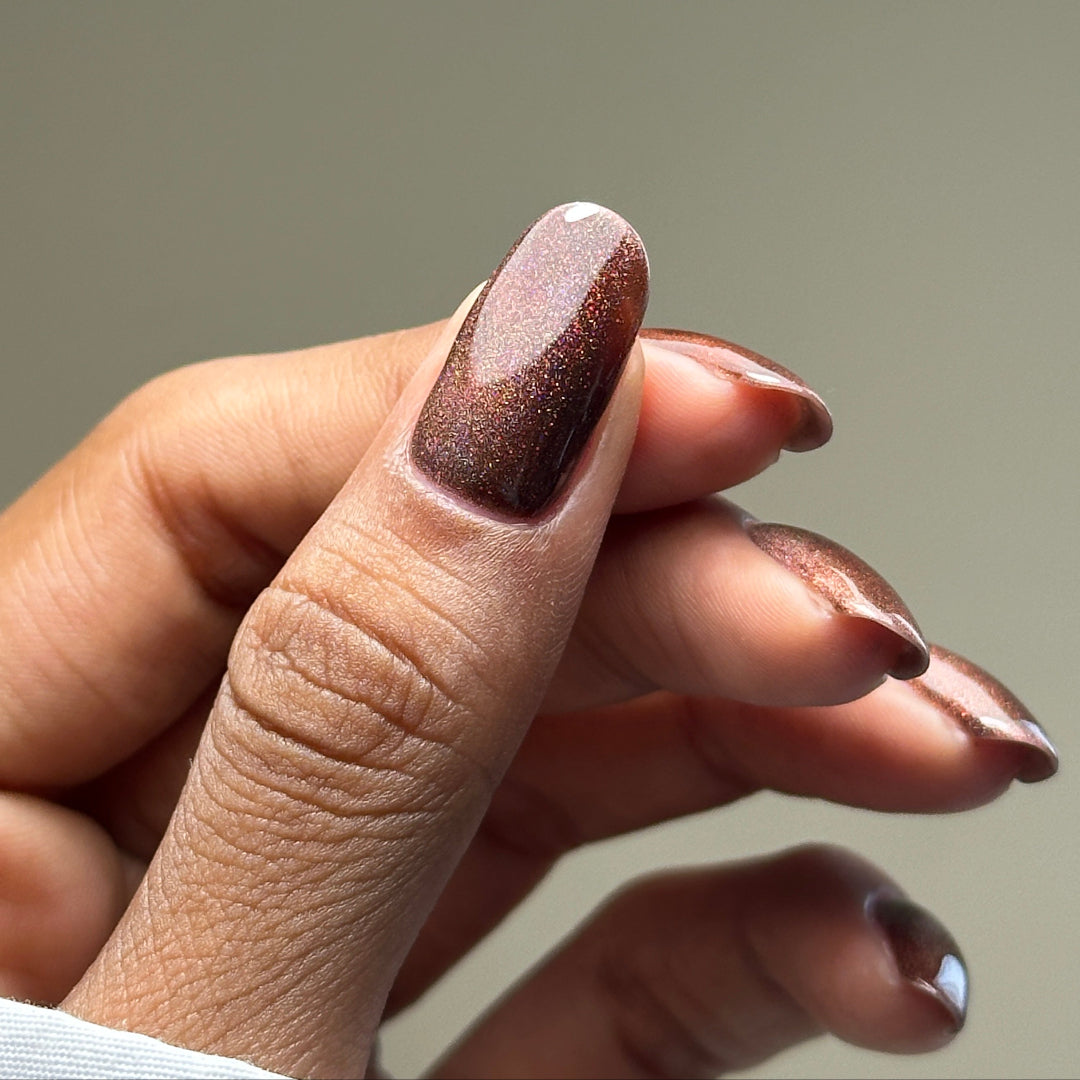 Burnt Sugar Cat Eye Gel swatch